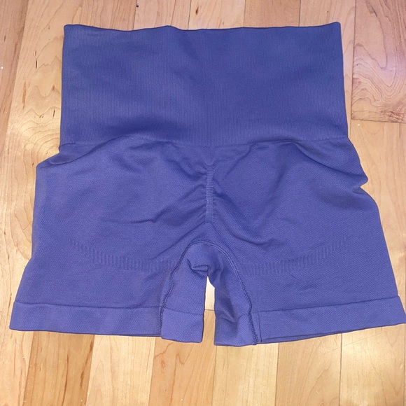 Bundle of 3 seamless scrunch butt gym shorts - Picture 4 of 10